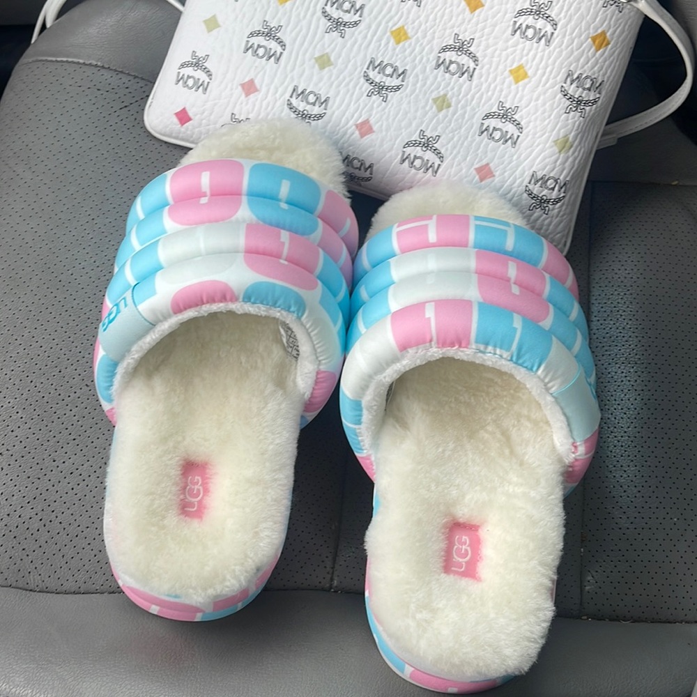 Ugg Maxi Slides